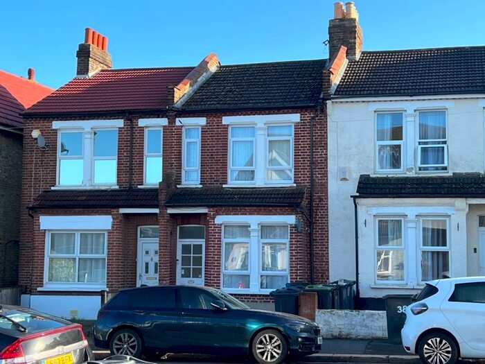 1 Bedroom Flat To Rent In Bensham Grove, Thornton Heath, CR7