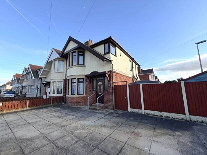 3 Bedroom Semi Detached House For Sale In Faringdon Avenue, Blackpool, FY4
