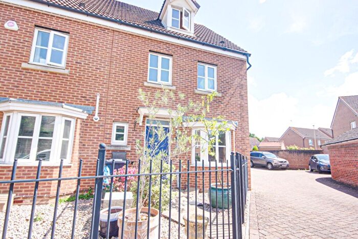 4 Bedroom Terraced House To Rent In Lyneham Drive, Kingsway, Gloucester, GL2