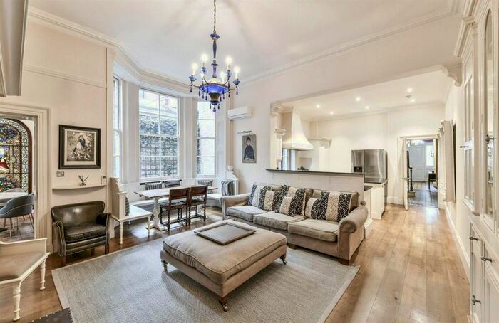 3 Bedroom Maisonette To Rent In North Audley Street, Mayfair, London, W1K