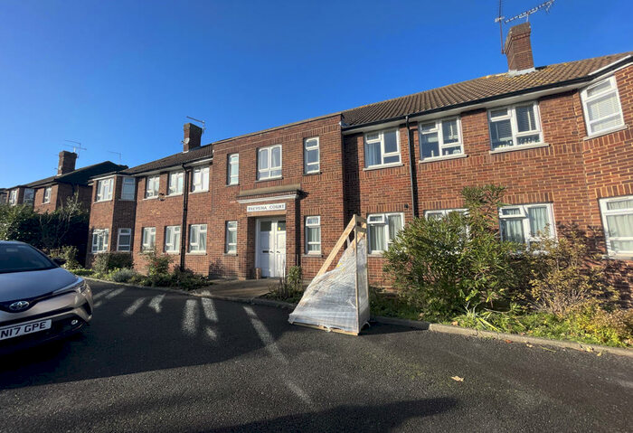 3 Bedroom Apartment To Rent In Trevena Court, London, N14