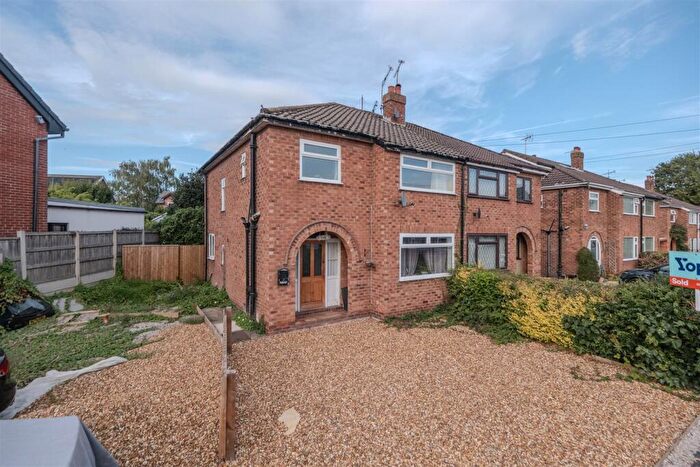 3 Bedroom Semi-Detached House For Sale In Hawthorn Road, Christleton, CH3