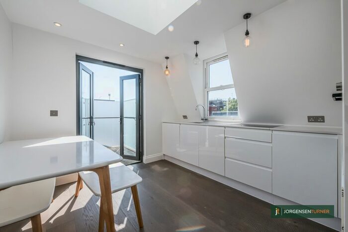 2 Bedroom Flat To Rent In Collingbourne Road, London, W12