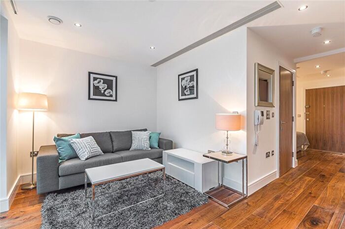 Apartment To Rent In Duckman Tower, Lincoln Plaza, Canary Wharf, London, E14