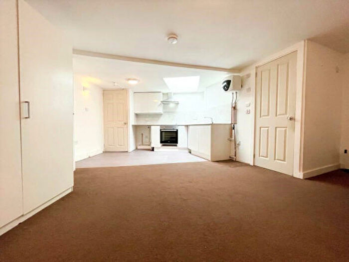 Flat To Rent In Queens Road, SE14