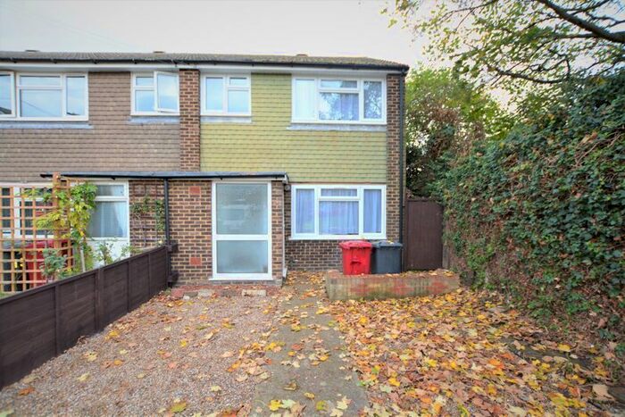 3 Bedroom Terraced House To Rent In Parkview Chase, Burnham, Slough, SL1