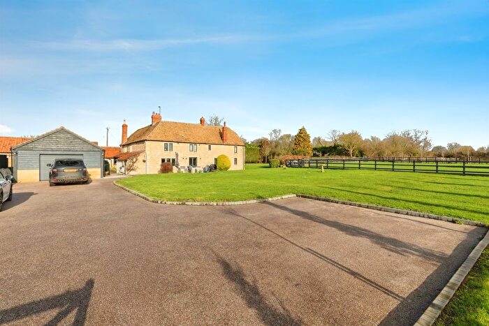 5 Bedroom Farmhouse For Sale In Bowerhill, Melksham, SN12