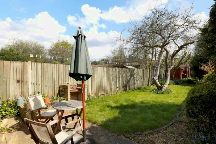 2 Bedroom Flat To Rent In Earlsfield Road, London, SW18