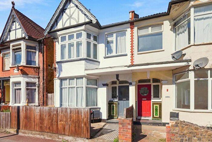 2 Bedroom Flat For Sale In Ramuz Drive, Westcliff, SS0