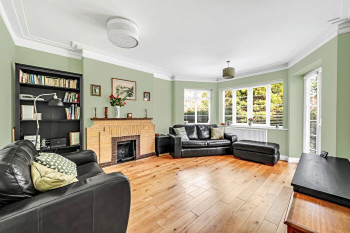 2 Bedroom Flat To Rent In Argyle Road, Ealing, W13