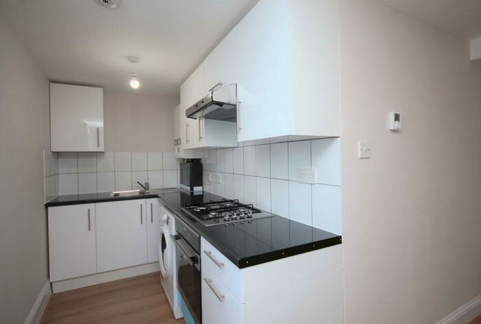 2 Bedroom Flat To Rent In The Drive, Golders Green, NW11