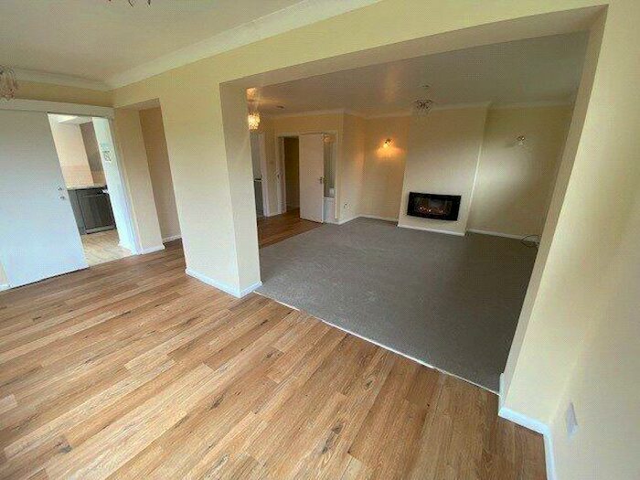 2 Bedroom Bungalow To Rent In Gorse Way, Hartley, Longfield, Kent, DA3