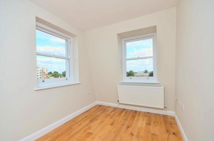 2 Bedroom Flat To Rent In Rye Lane, Peckham, London, SE15