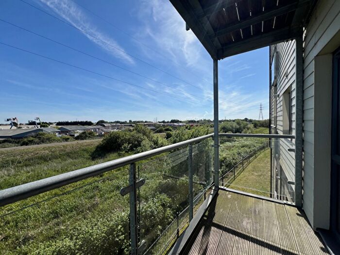 2 Bedroom Flat For Sale In Hartley Avenue, Fengate, Peterborough, PE1