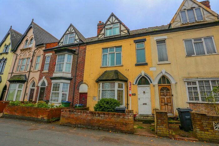 6 Bedroom Terraced House To Rent In Birmingham Road, West Bromwich, B70