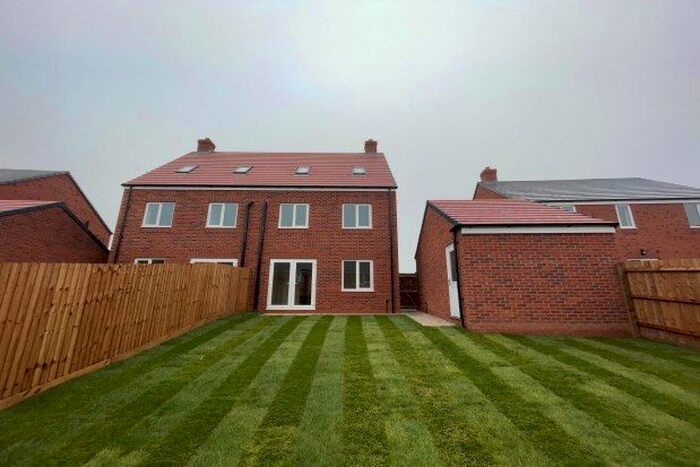 4 Bedroom Property To Rent In Baker Way, Lichfield, WS14