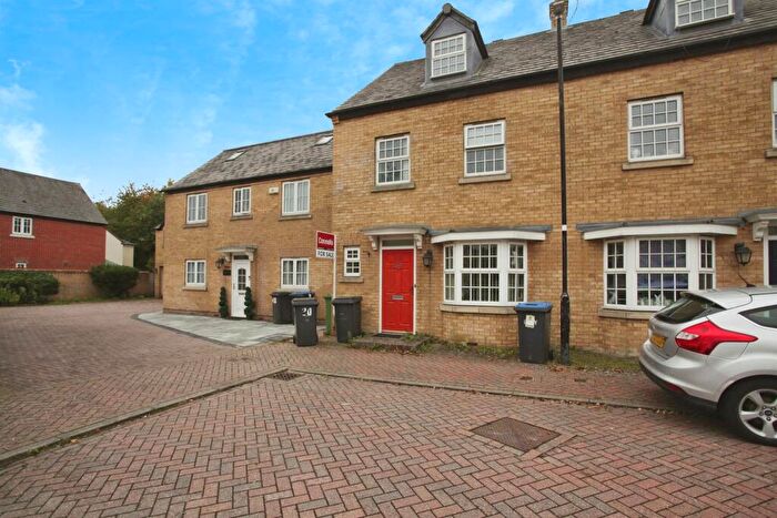4 Bedroom Semi-Detached House For Sale In Sandpiper Close, Rugby, CV23
