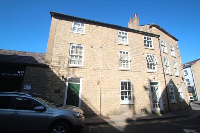 1 Bedroom Flat For Sale In The Stone House, Castlegate, Knaresborough, North Yorkshire, HG5