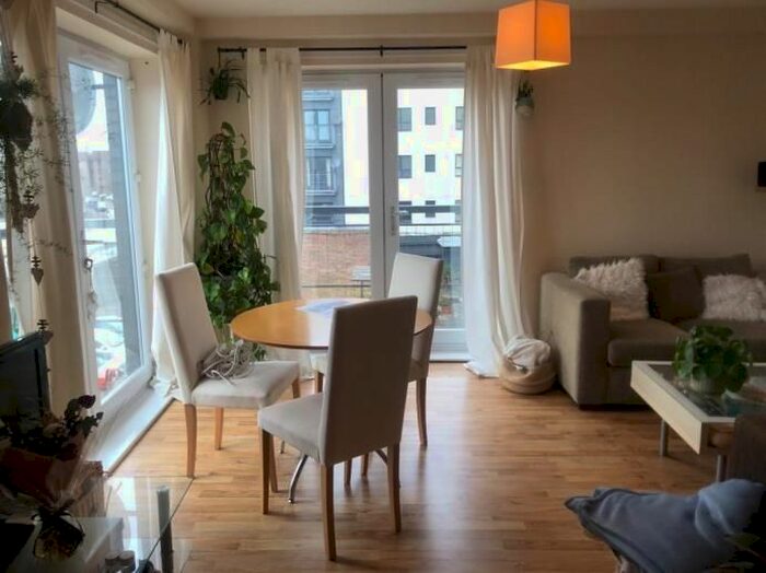 2 Bedroom Flat To Rent In Lindsay Road, Edinburgh, EH6