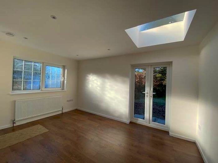 1 Bedroom Maisonette Flat To Rent In Woking, GU22