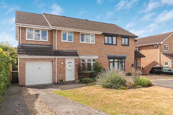 4 Bedroom Semi-Detached House For Sale In Hardwick Close, Warmley, BS30