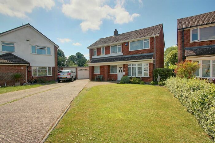 4 Bedroom Detached House To Rent In Wellswood Close, Hemel Hempstead HP2
