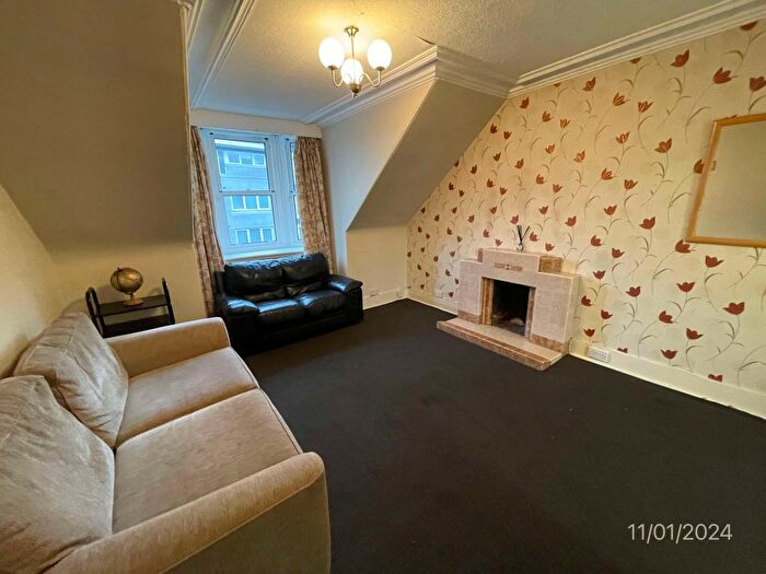 1 Bedroom Flat To Rent In Crown Street, Top Floor Right, Aberdeen, AB11