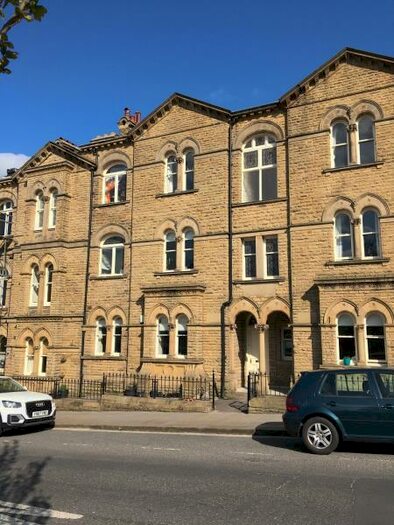 2 Bedroom Flat To Rent In Victoria Road, Shipley, BD18