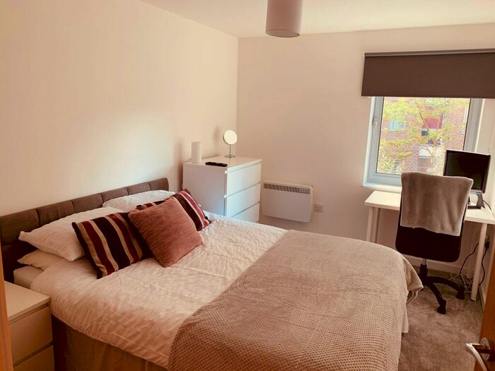 1 Bedroom Flat To Rent In Richmond House, Bonfire Corner, PO1