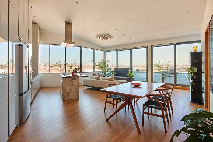 2 Bedroom Flat For Sale In Kentish Town Road, London, NW1