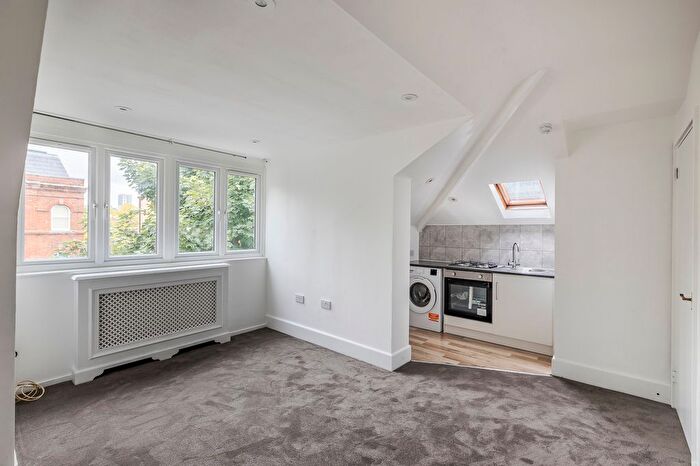 1 Bedroom Flat To Rent In Auriol Road, West Kensington, W14