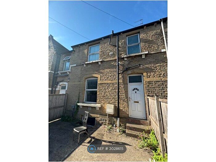 2 Bedroom Terraced House To Rent In Laburnum Terrace, Huddersfield, HD1