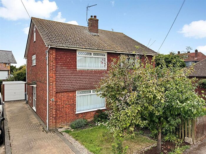 3 Bedroom Semi-Detached House For Sale In Old Farm Close, Whitstable, CT5
