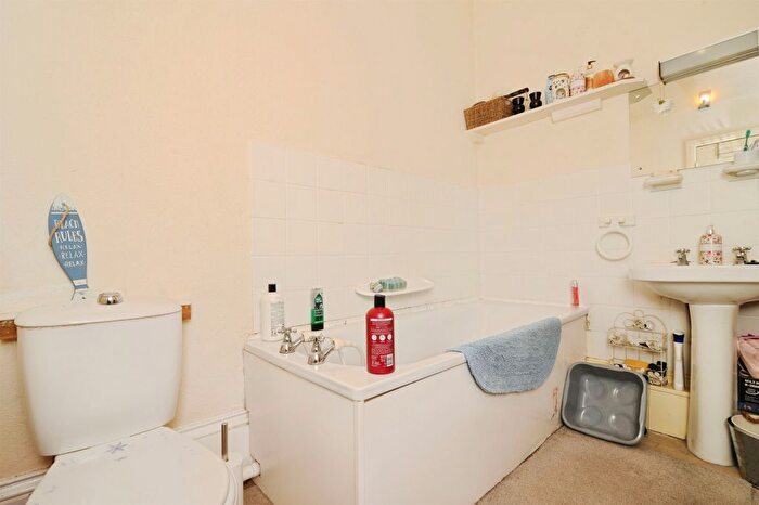 1 Bedroom Flat For Sale In Carisbrooke Road, St. Leonards-On-Sea, TN38