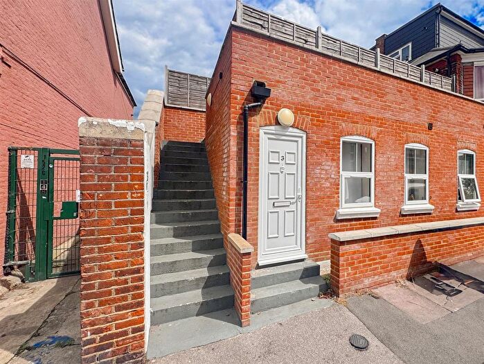 1 Bedroom Flat To Rent In Seaside, Eastbourne, BN22