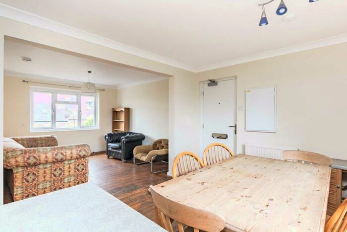 4 Bedroom Flat To Rent In Elm Road, Kingston Upon Thames, KT2