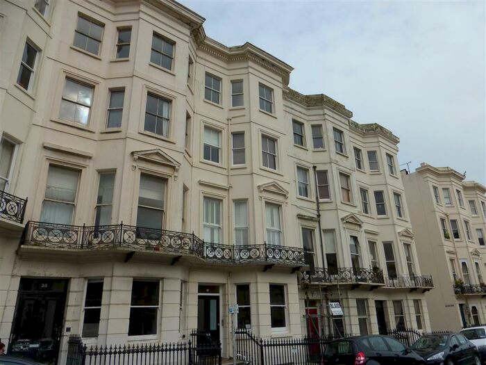 Flat To Rent In Holland Road, Hove, BN3