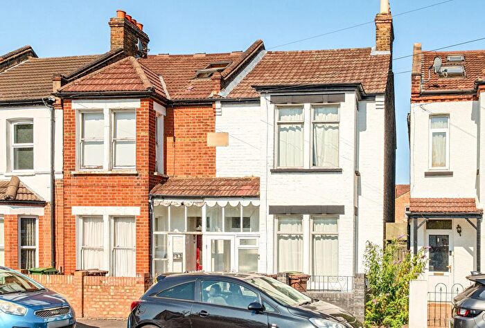 2 Bedroom Detached House For Sale In Spencer Road, Mitcham Junction, Mitcham, CR4