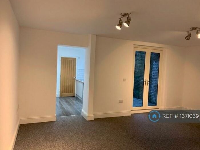 1 Bedroom Flat To Rent In Adrian Square, Westgate-On-Sea, CT8