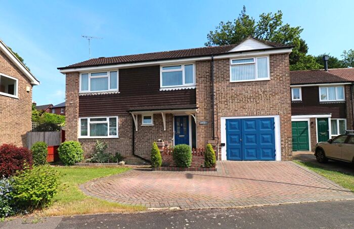 4 Bedroom Detached House For Sale In Pineview Close, Bursledon, SO31