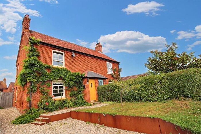 3 Bedroom Semi-Detached House For Sale In Eagle Road, Erpingham, Norwich, NR11