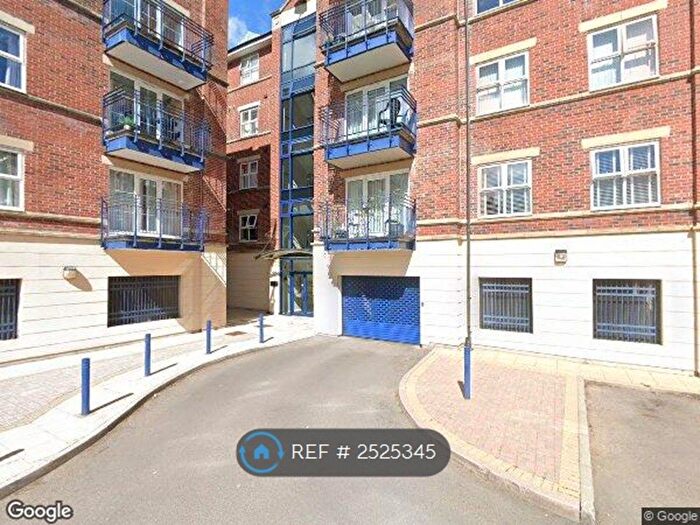 3 Bedroom Flat To Rent In Carisbrooke Road, Leeds, LS16