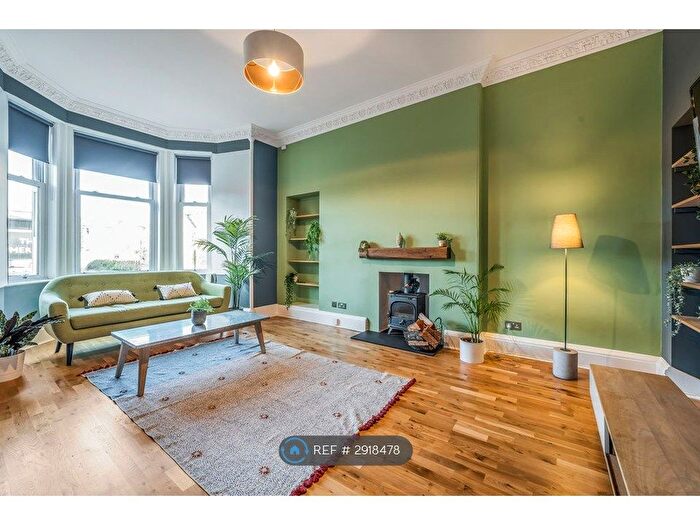 2 Bedroom Flat To Rent In Morningside Road, Edinburgh, EH10