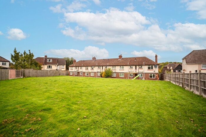 1 Bedroom Flat To Rent In A Dickens Road, Maidstone, ME14