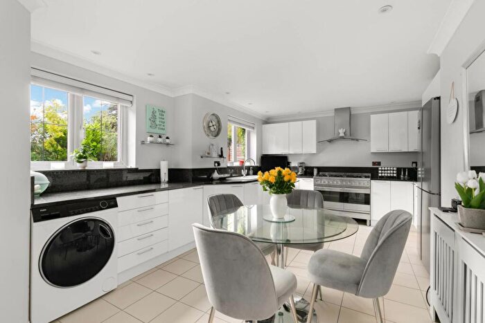 4 Bedroom Detached House For Sale In Somerset Grove, Warfield, RG42