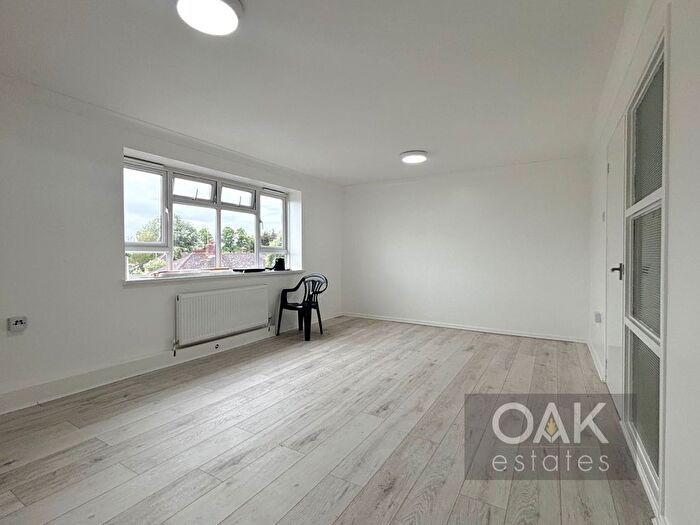 3 Bedroom Flat To Rent In St. Edmunds Road, London, N9