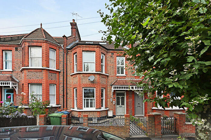4 Bedroom Semi Detached House For Sale In Drury Road, West Harrow, HA1