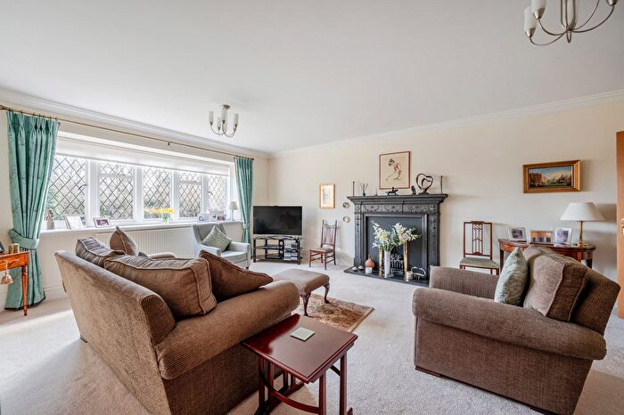 3 Bedroom Flat For Sale In Holly Hill Drive, Banstead, SM7
