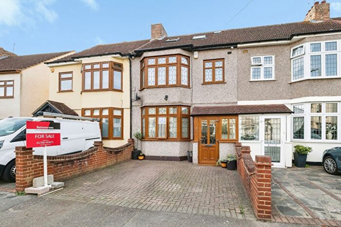 5 Bedroom Terraced House For Sale In Rainsford Way, Hornchurch, RM12