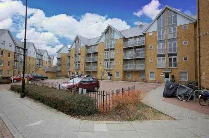 3 Bedroom Flat To Rent In St. Andrews Close, Canterbury, CT1